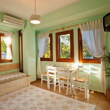 Victoria'S Guesthouse Дамухари Экстерьер фото