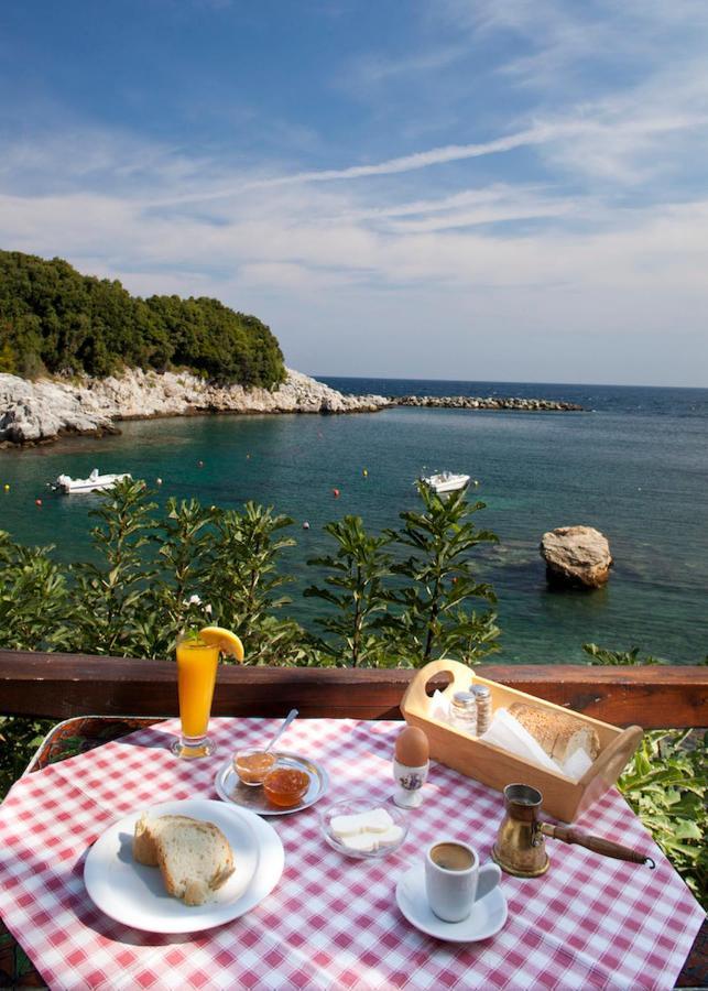 Victoria'S Guesthouse Дамухари Экстерьер фото