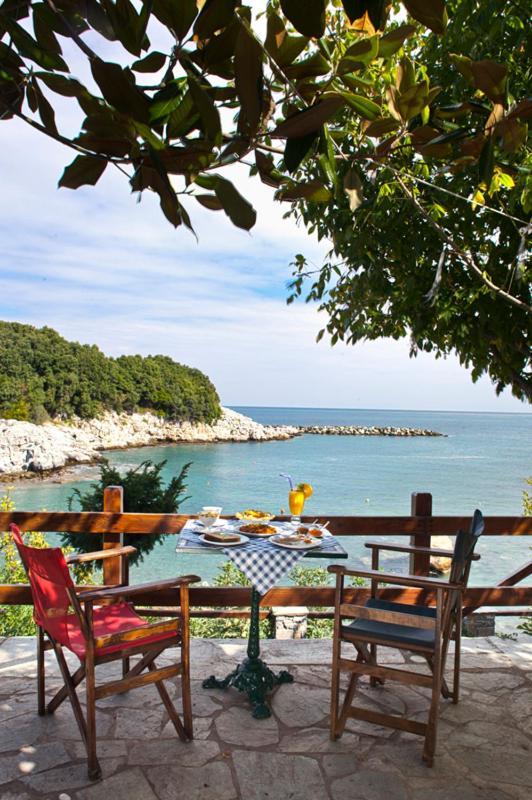 Victoria'S Guesthouse Дамухари Экстерьер фото