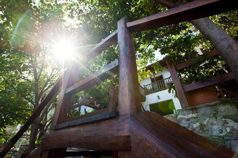 Victoria'S Guesthouse Дамухари Экстерьер фото