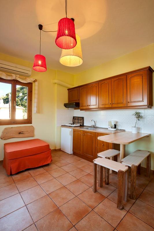 Victoria'S Guesthouse Дамухари Экстерьер фото