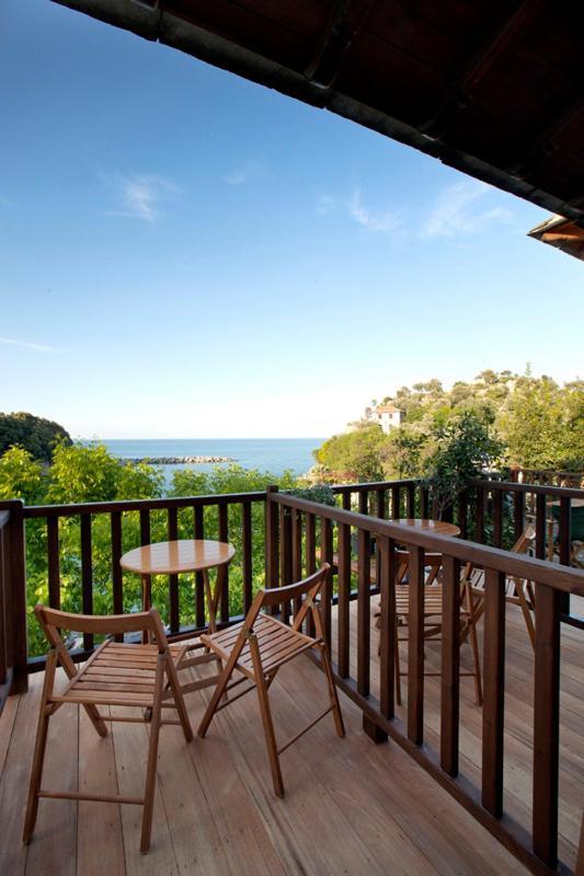 Victoria'S Guesthouse Дамухари Экстерьер фото